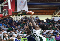 Dev Adamlar seriye galibiyetle başladı