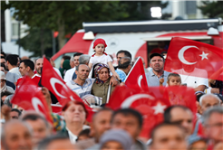 “Milletimiz uğruna can verilen vatanı darbecilere teslim etmedi, hiçbir zaman etmeyecek”