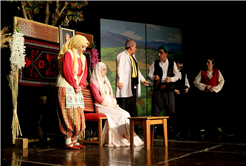 “Zoraki Takip” AKM’de kahkahalarla geçti