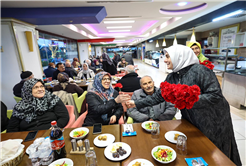 “Başımızın tacı büyüklerimizi asla yalnız bırakmayacağız”