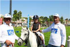 Çocuklar Millet Bahçesi’nde ‘pony’ atlarına bindi