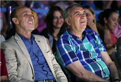 Ceceli Konserde İlahi Söyledi