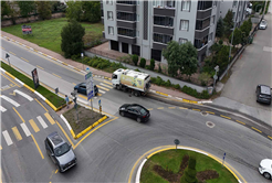 Büyükşehir ekipleri yağışın bıraktığı çamur ve tozları temizliyor