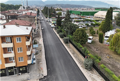 Arifiye Atatürk Caddesi’nde geceden sabaha uzanan asfalt mesaisi: Yepyeni bir görünüme kavuşuyor
