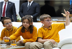 Yusuf Alemdar başkanlığı Elisa’ya devretti: “Hayal kurmaktan asla vazgeçmeyin”