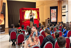 Minik öğrenciler “Bir Hikaye Bin Neşe” programıyla doyasıya eğlendi