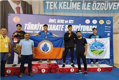 Büyükşehir karate sporcuları gururlandırdı