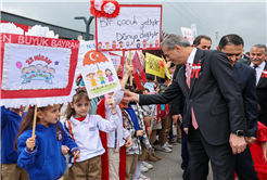 Alemdar miniklerin 23 Nisan coşkusuna ortak oldu: “Tüm çocuklarımızın bayramı kutlu olsun”