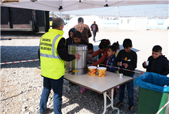Büyükşehir deprem çocuklarının yüzünde tebessüm oldu