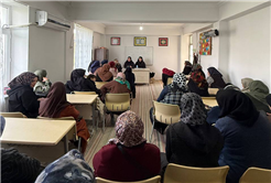 Büyükşehir’in “Kadın Kadına” projesi Akyazı’da devam etti