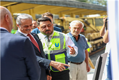 Şehri ikiye ayıran raylar yer altına alınıyor, üzeri yeşil alan oluyor: Sahada ilk ray sökümü için makineler çalıştı