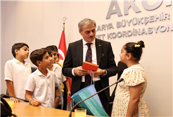 Gazze hareketiyle gönülleri fetheden minikler Yusuf Alemdar’ın misafiri oldu: “Sizlerle gurur duyuyorum”