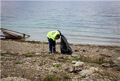 Sapanca Gölü kıyılarında ekosistemi koruyan temizlik çalışması sürüyor