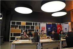 Genç Atölye’de ilk karikatür dersi çizgilerle başladı