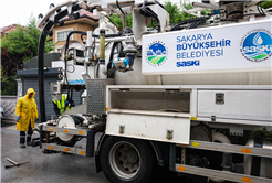 Büyükşehir ve SASKİ tüm imkanlarıyla sabaha kadar aralıksız mücadele etti