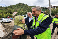 Başkan Alemdar afet mesaisi için Geyve’de: “Tahribatı ortadan kaldırmak için aralıksız mesai harcıyoruz” 