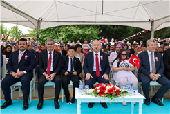 Alemdar miniklerin bayram coşkusuna ortak oldu: “Gözlerinizdeki ışık hiç solmasın”