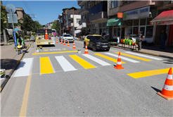 Trafikte yaya önceliği için geçitlerde yoğun çalışma