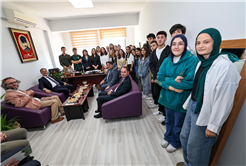 Başkan Alemdar gençler için 3 farklı çalışmayı anlattı ve öğrencilere çağrı yaptı: “Kendi hikâyenizi, kendiniz yazın” 