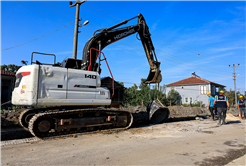 Akyazı’da devam eden 9 bin metrelik altyapı projesinde 6 ekip aynı anda çalışıyor