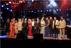 Yazın en büyük festivali şölen tadında başladı: Millet Bahçesi sahne ışıklarıyla aydınlandı
