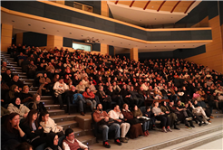 “Ruh Öküzüm” sahnedeydi, tiyatroseverler salonu doldurdu