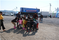 Büyükşehir deprem çocuklarının yüzünde tebessüm oldu