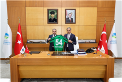 Yusuf Alemdar yeşil-siyahlı yönetimi ağırladı: “Sakaryaspor’da yükselişin anahtarı altyapıdır”