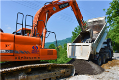 Yol çöktü, tehlikeyi Büyükşehir önledi