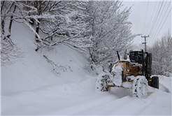 Büyükşehir’den kar raporu: 36 noktada kar küreme çalışmaları sürüyor