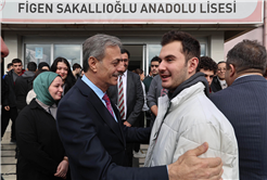 Yusuf Alemdar Bilim Merkezi’nin imzasını gençlerle attı