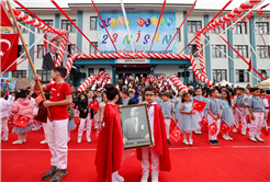 Alemdar miniklerin 23 Nisan coşkusuna ortak oldu: “Tüm çocuklarımızın bayramı kutlu olsun”