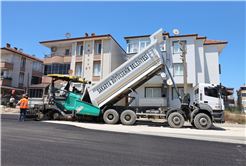 Büyükşehir Karasu’da sahil trafiğini rahatlatacak caddede asfalt çalışmalarına başladı