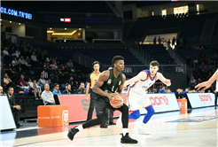 Büyükşehir Efes’i İstanbul’da devirdi