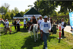 Çocuklar Millet Bahçesi’nde ‘pony’ atlarına bindi