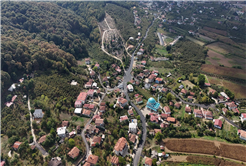 Akyazı’da binlerce kişiyi ilgilendiren asfalt hamlesi: Tablo gibi işlenen yolları sevinçle karşıladılar 