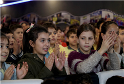 Tır geziyor, minikler sinemayla buluşuyor: Beyaz perde bu kez Paris İlkokulu’na taşındı