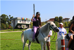 Çocuklar Millet Bahçesi’nde ‘pony’ atlarına bindi