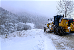 Büyükşehir’den 5 ilçede kar mesaisi: 35 kapalı grup yolunda 34'ü açıldı