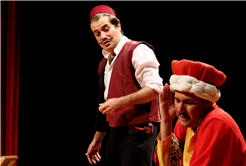 Genç tiyatrocuların sahnesi büyük beğeni topladı