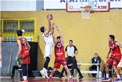 Dev adamlardan kritik galibiyet: 76-65