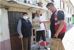 Büyükşehir’in ‘Her Eve Maske’ dağıtımı sürüyor