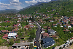 Büyükşehir asfalt sezonunu Akyazı’da açtı: 3 mahalleyi kapsayan 8 kilometrelik yol sıcak asfaltta buluşuyor