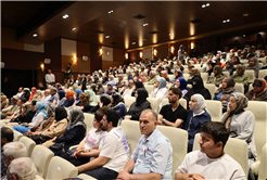 AKM’de dolu salonda konuşan Prof. Dr. Tarhan: “Empati ve anlayış büyük önem taşıyor”