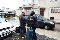 Soğuk kış gününde sokaktaki kimsesizlerin ailesi Büyükşehir