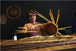 Çöpten hayata kâğıdın yolculuğu. Atık maharetli ellerde sanata dönüşüyor