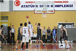 Büyükşehir basketbol taraftarı önünde turu geçti: 81-71