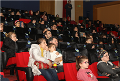 Karne heyecanı yaşayan minikler film gösteriminde buluştu