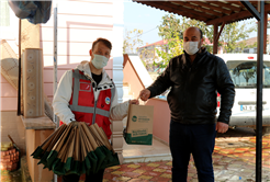 Maske ve dezenfektan dağıtımı Akyazı’da devam ediyor