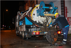 SASKİ, kuvvetli yağışa karşı tüm imkanları ile sabaha kadar sahadaydı